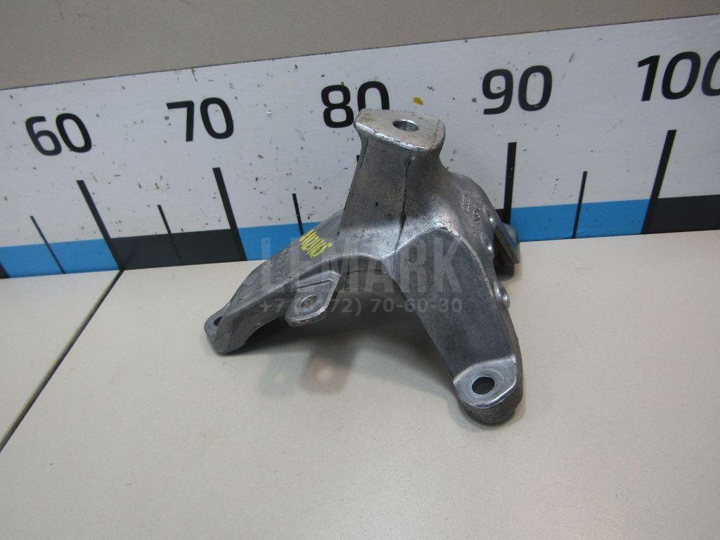 Кронштейн двигателя правый