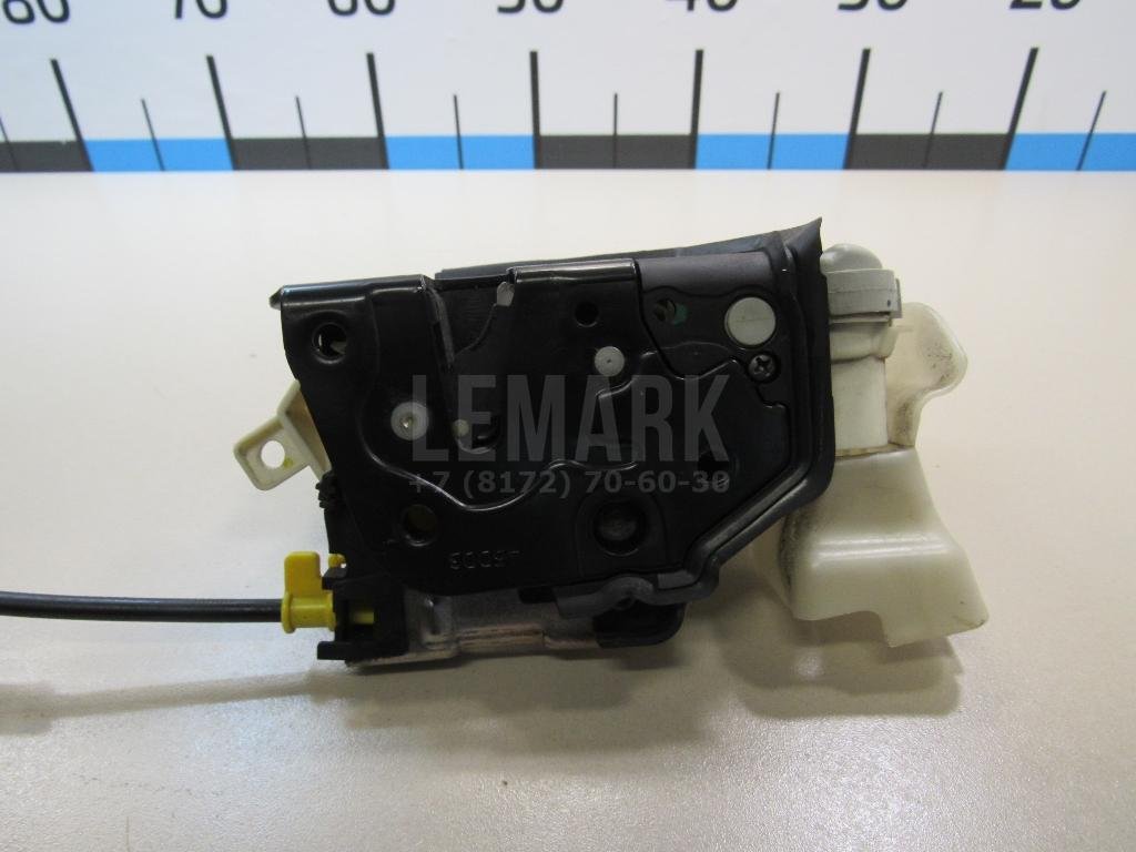 Замок двери передней правой