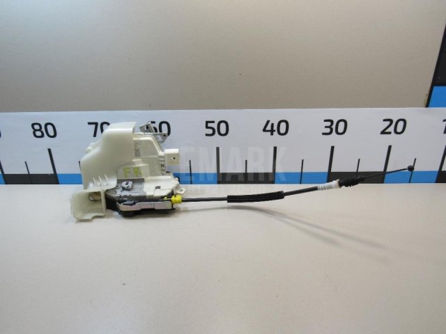 Замок двери передней правой