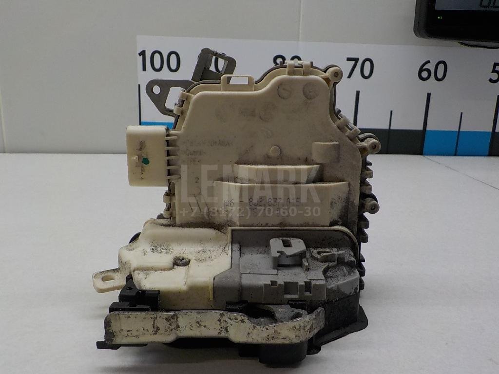 Замок двери передней левой