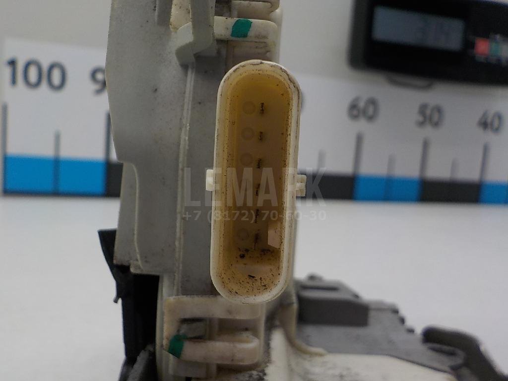 Замок двери передней левой