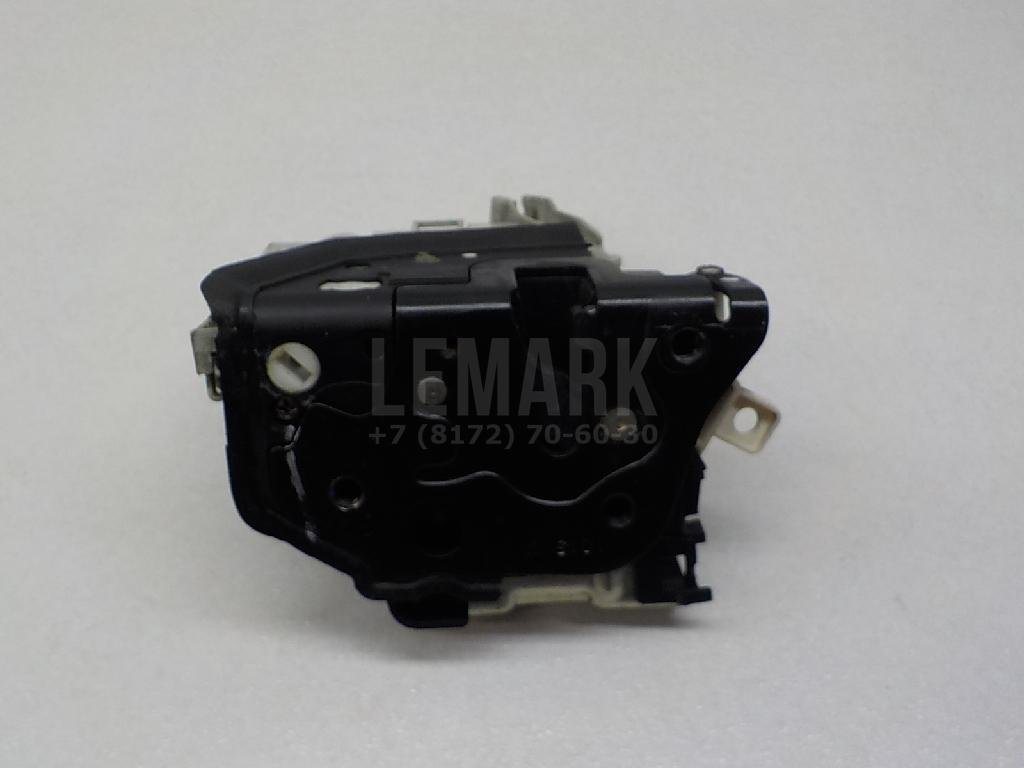 Замок двери передней левой