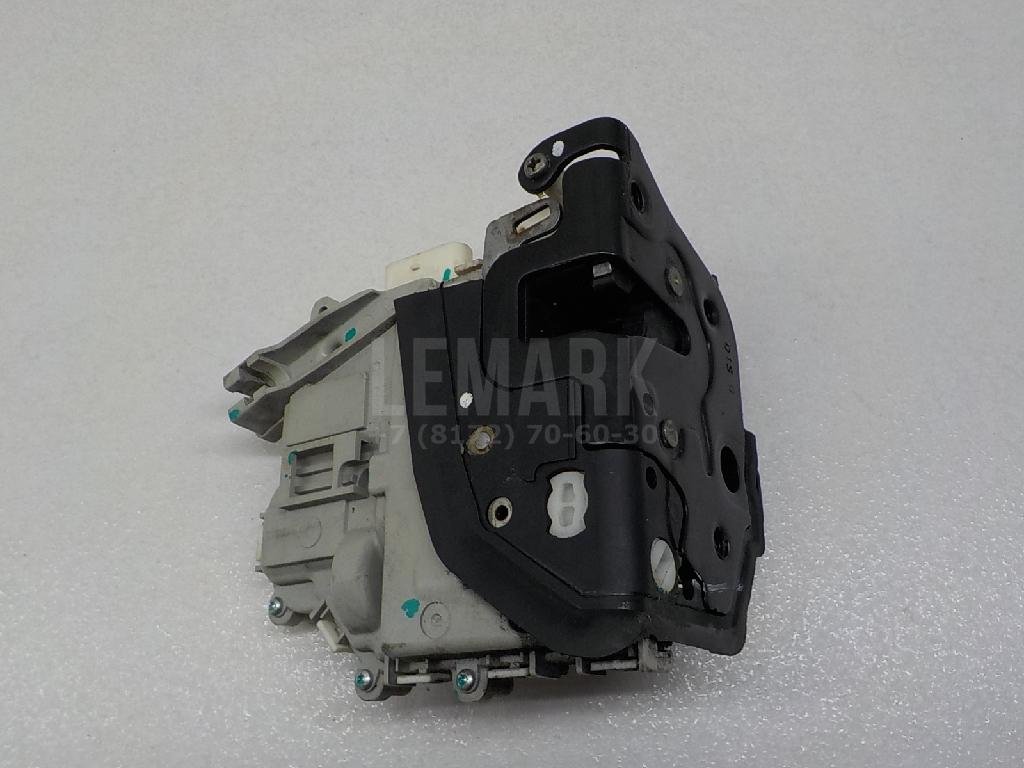 Замок двери передней левой