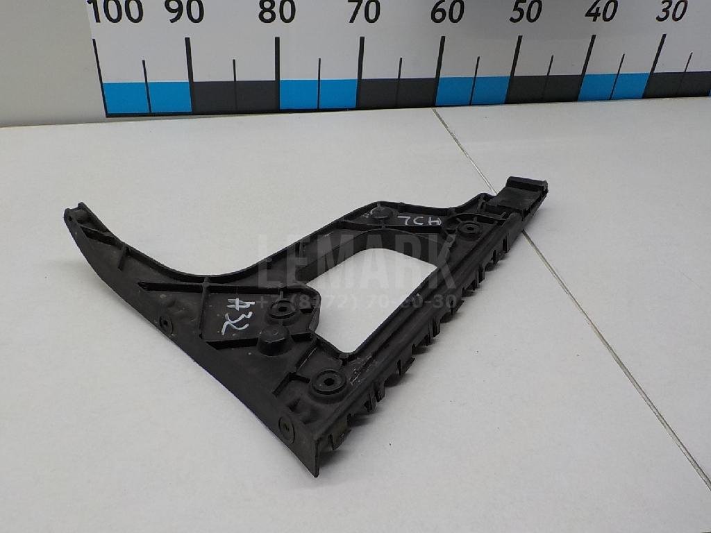 Направляющая заднего бампера левая