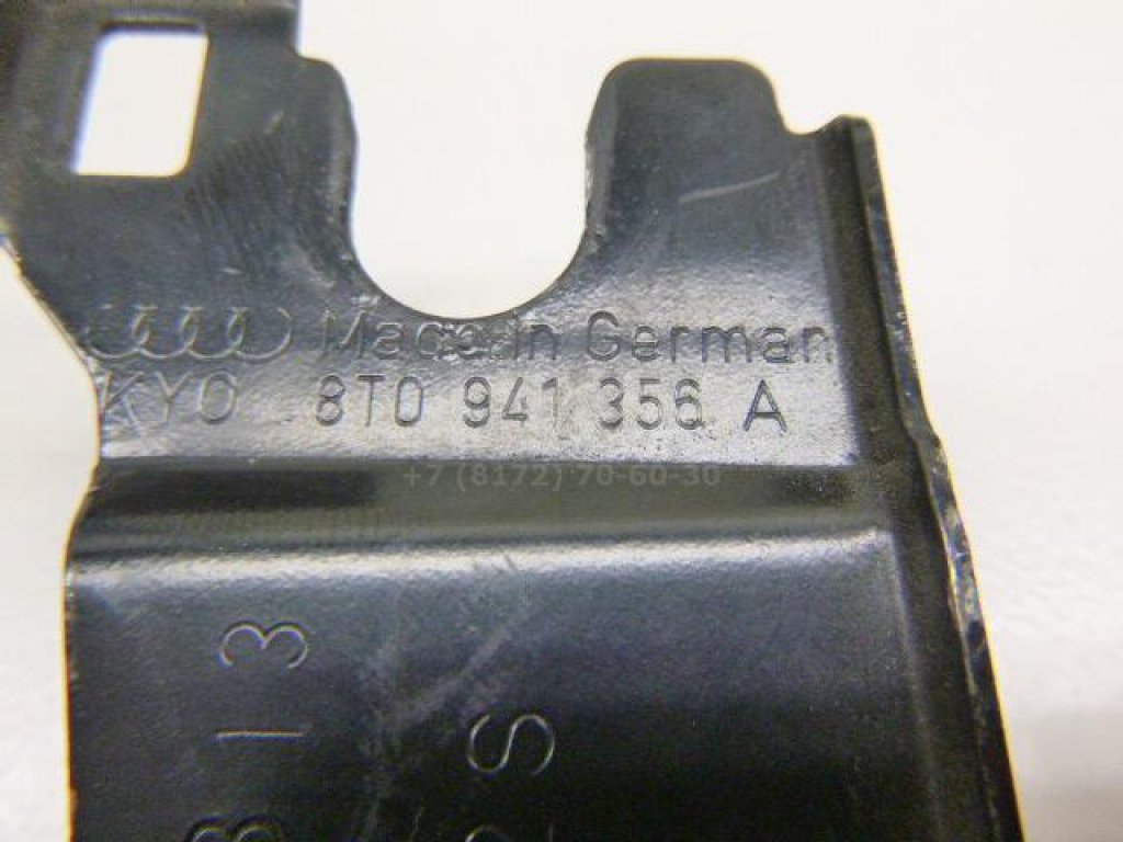 Кронштейн фар правый