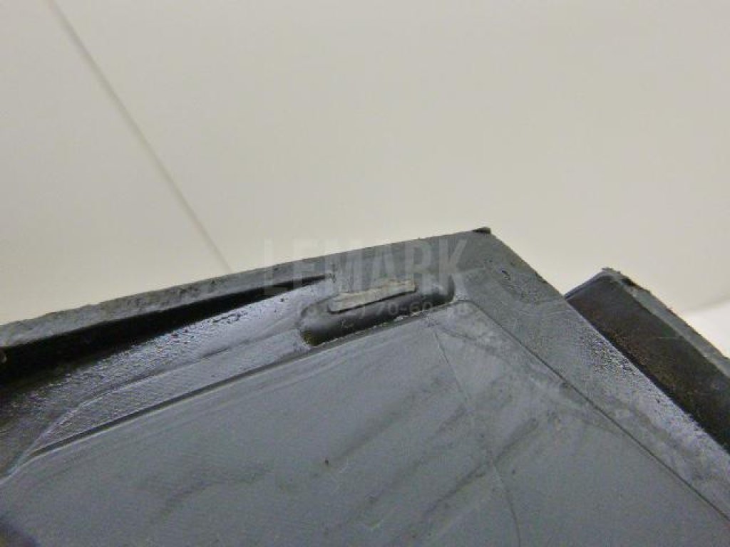 Кожух замка капота