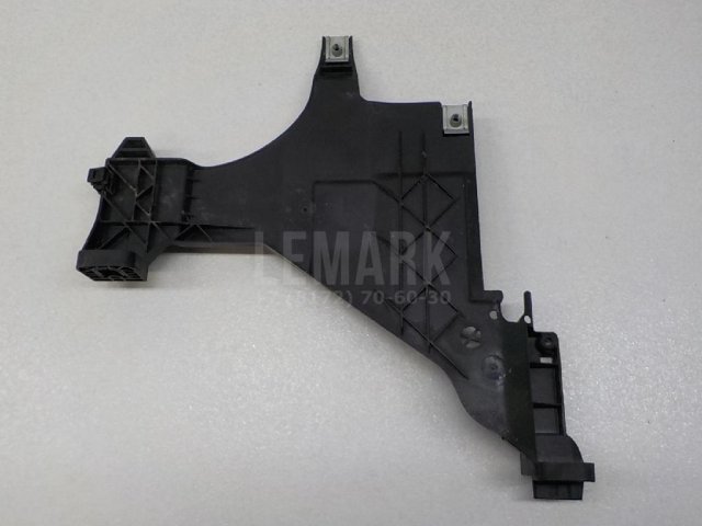 Кронштейн фар левый