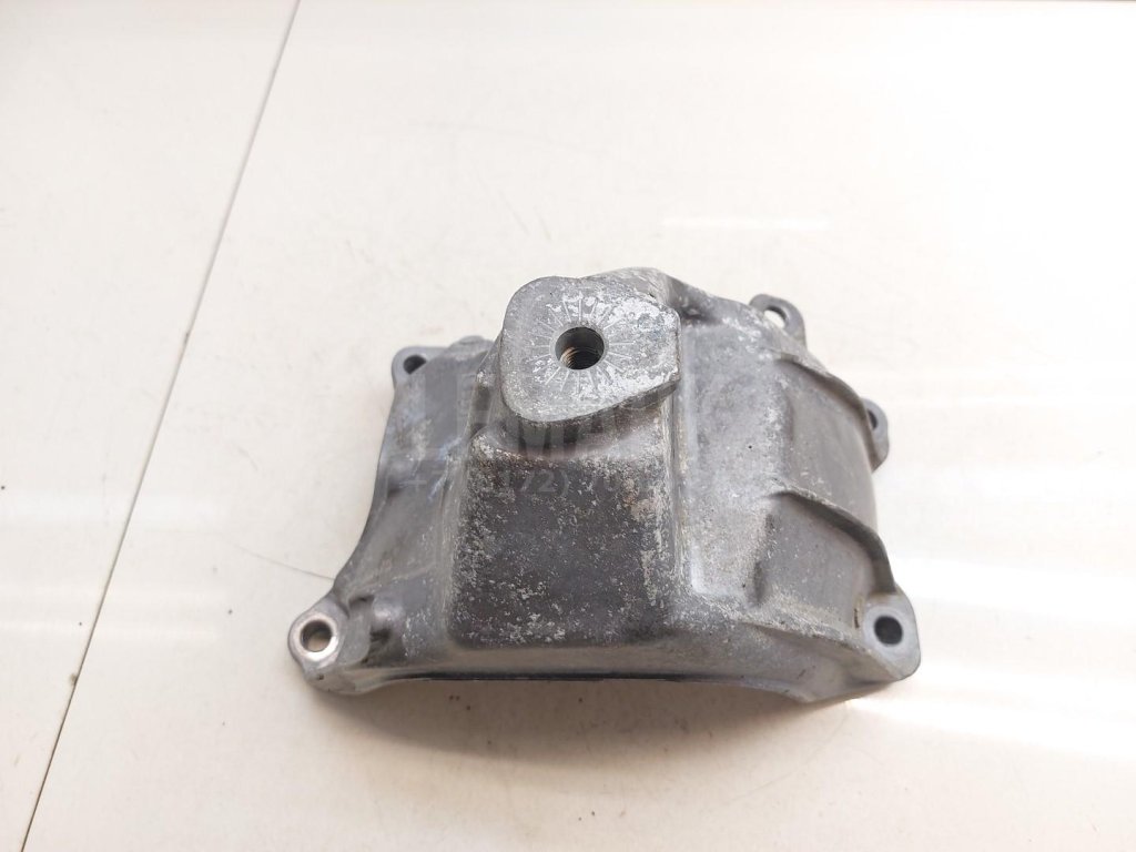 Кронштейн двигателя правый