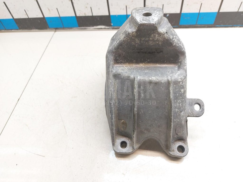 Кронштейн двигателя правый