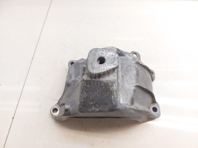 Кронштейн двигателя правый