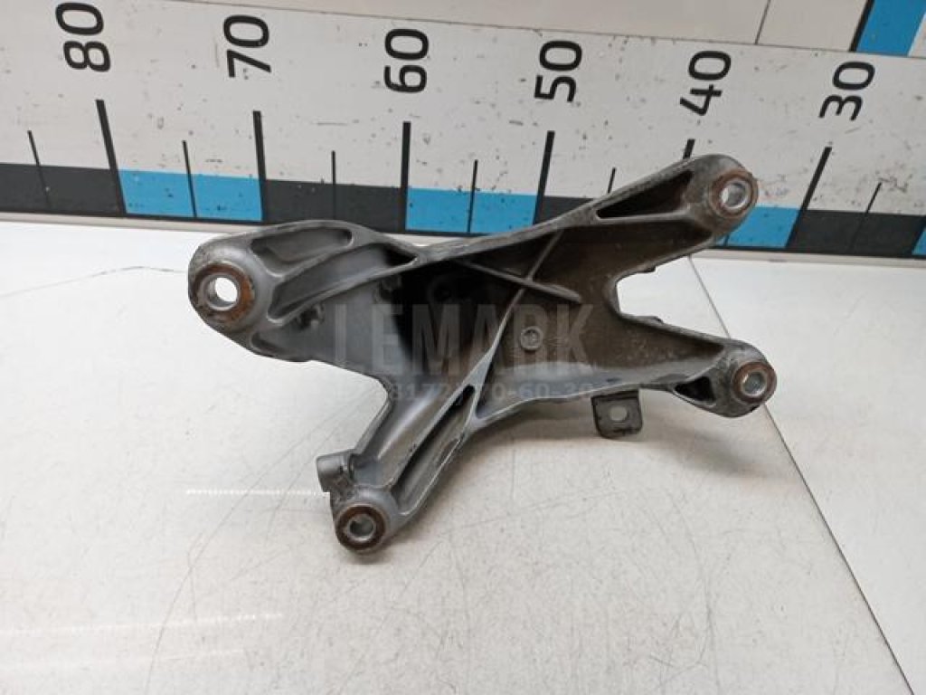 Кронштейн двигателя правый