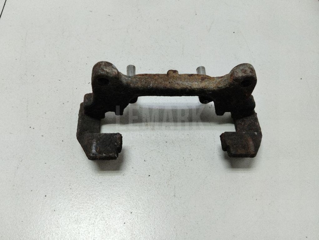 Скоба суппорта переднего