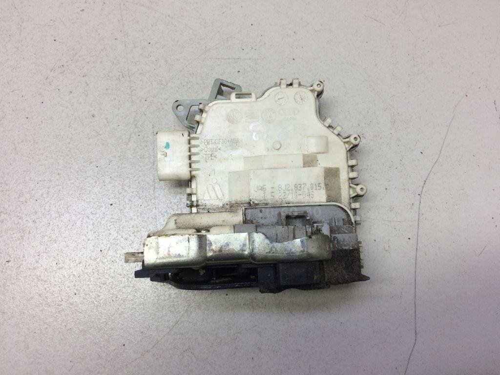 Замок двери передней левой