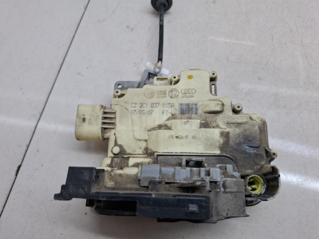 Замок двери передней левой