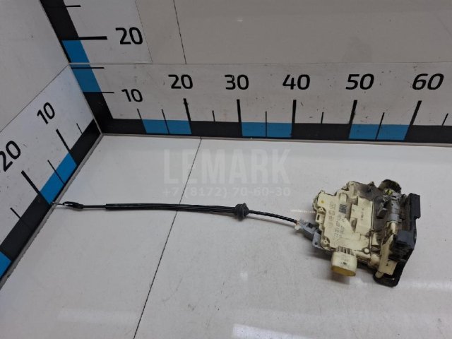 Замок двери передней левой