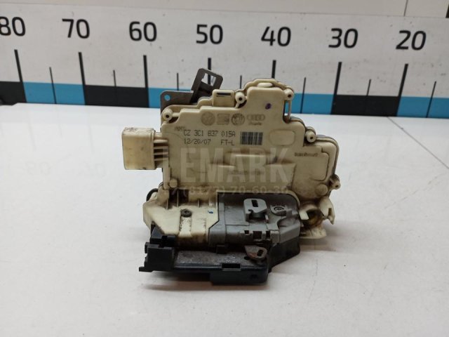 Замок двери передней левой