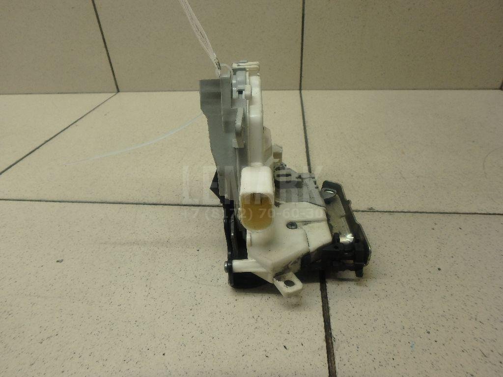 Замок двери передней левой