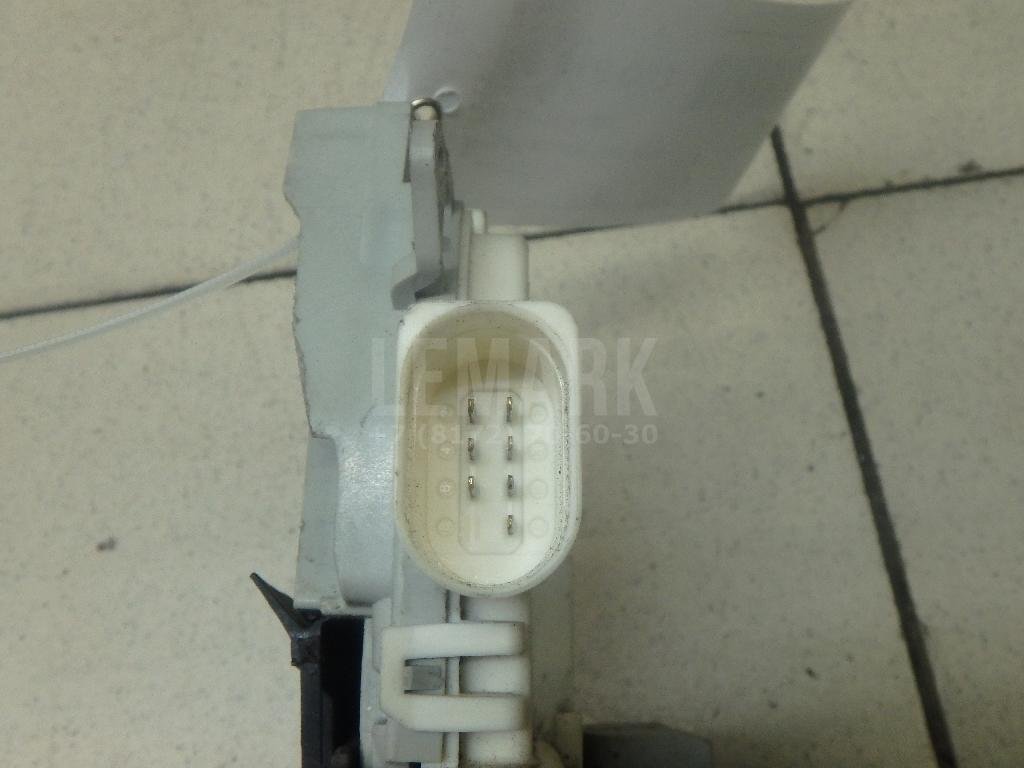 Замок двери передней левой