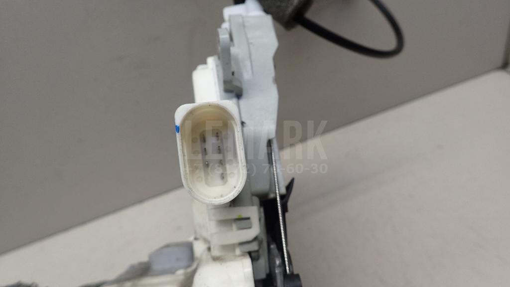 Замок двери передней правой