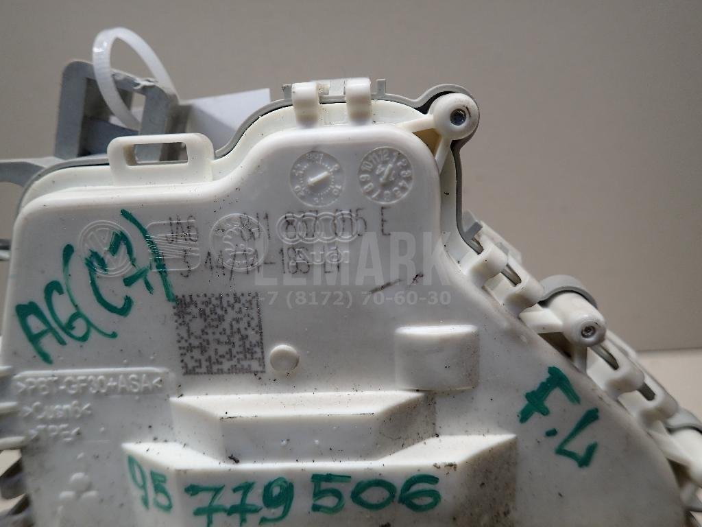 Замок двери передней левой