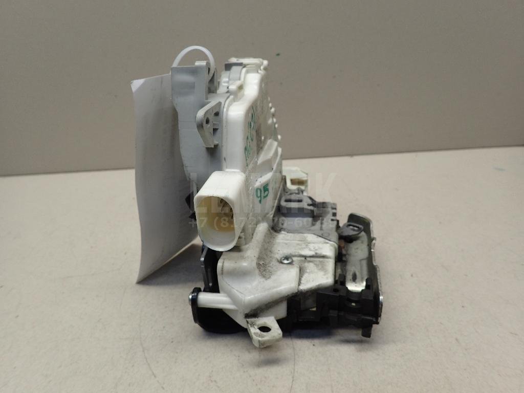 Замок двери передней левой