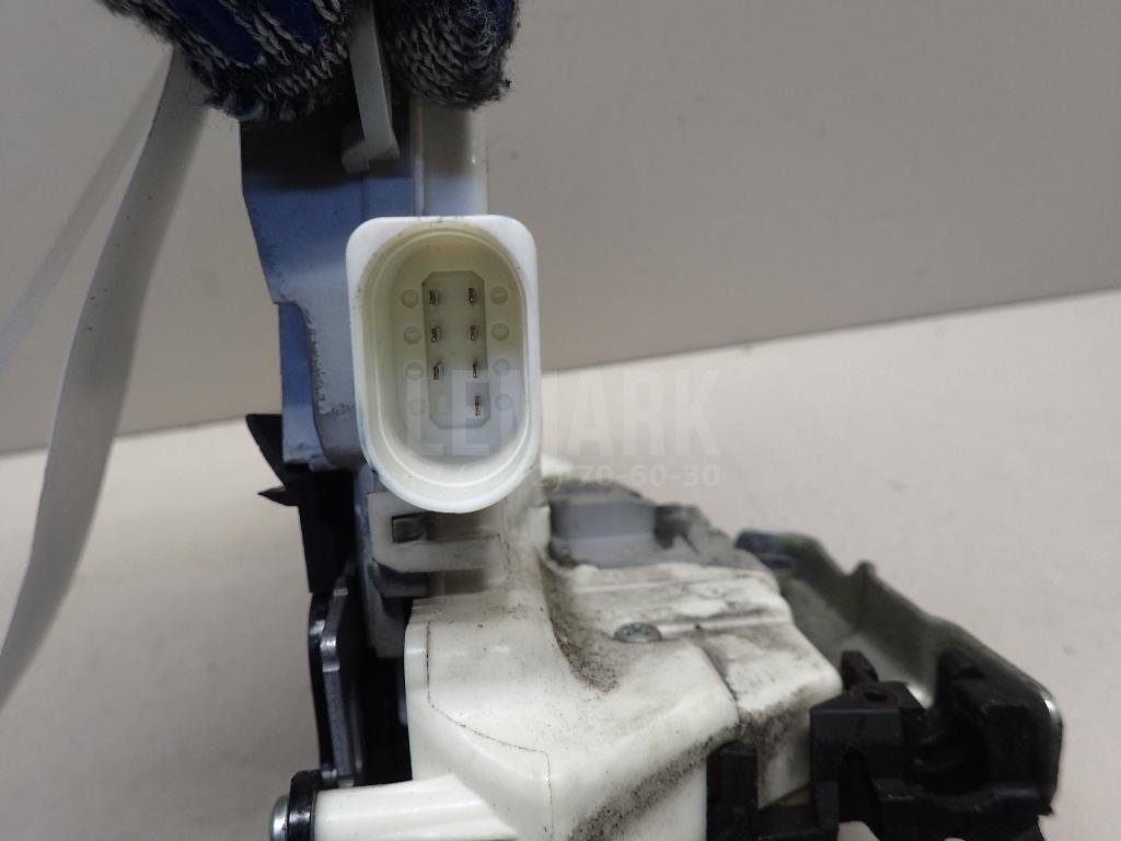 Замок двери передней левой