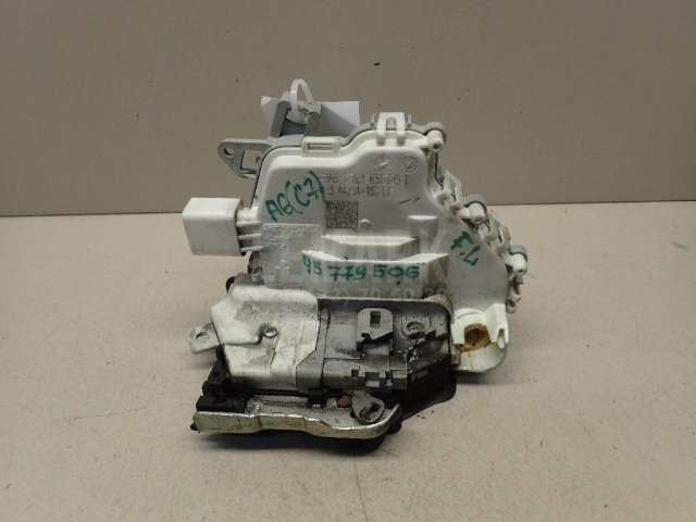 Замок двери передней левой