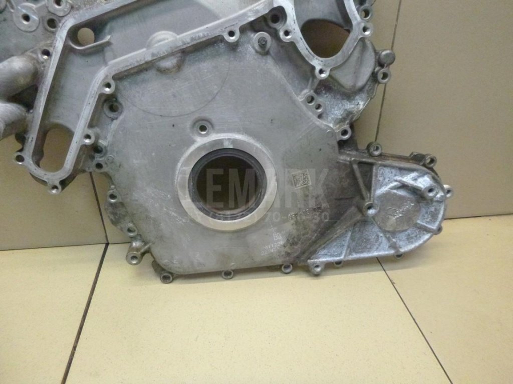 Крышка двигателя передняя