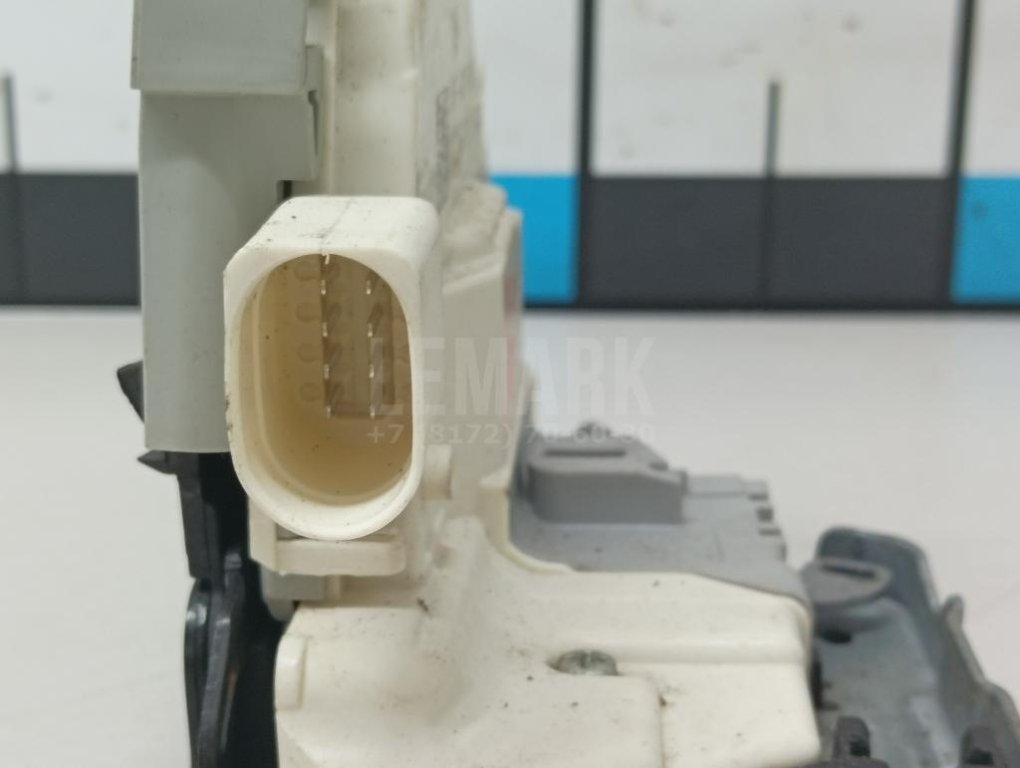 Замок двери задней левой