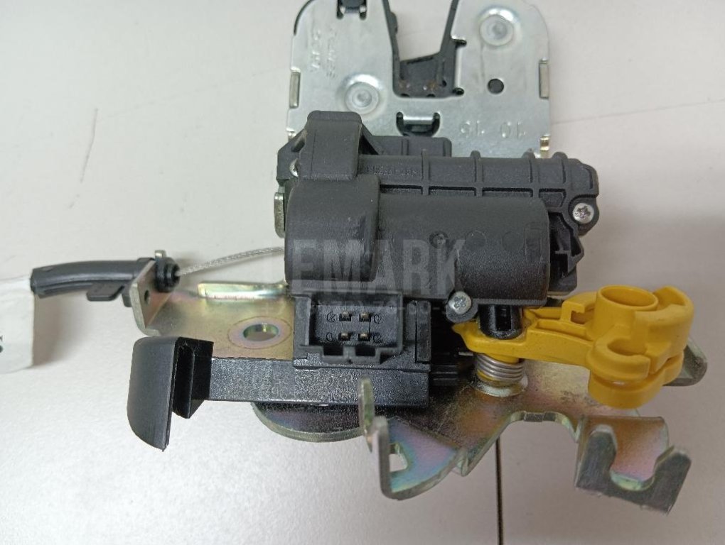 Замок багажника