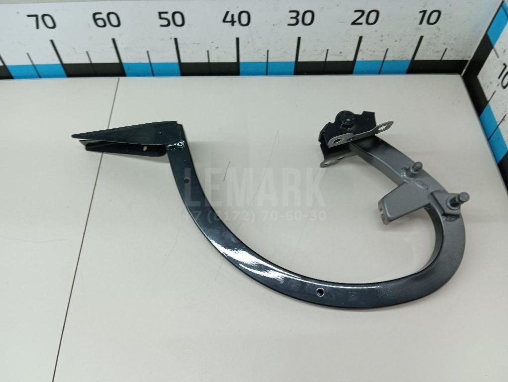 Петля крышки багажника