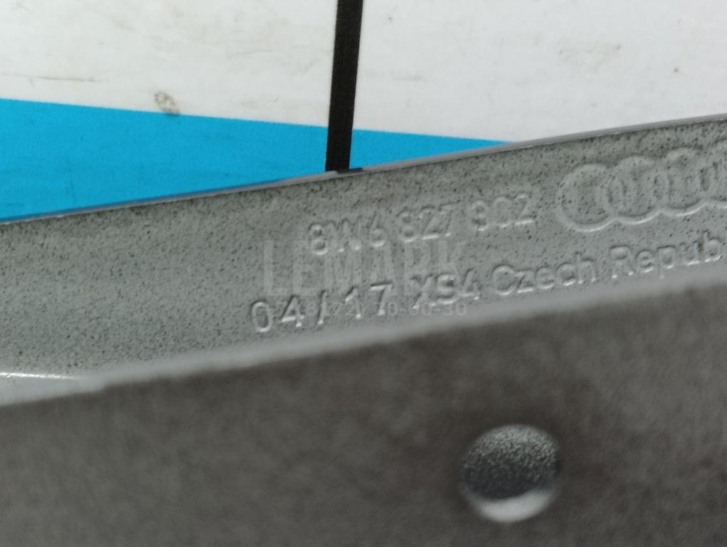 Петля крышки багажника