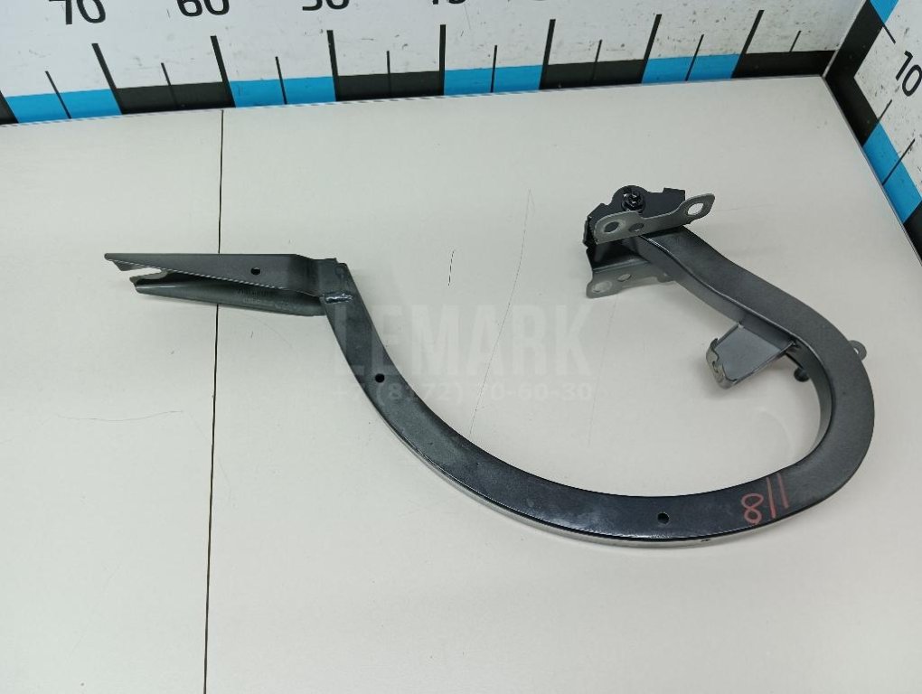 Петля крышки багажника