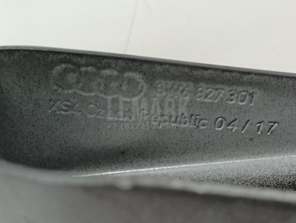 Петля крышки багажника