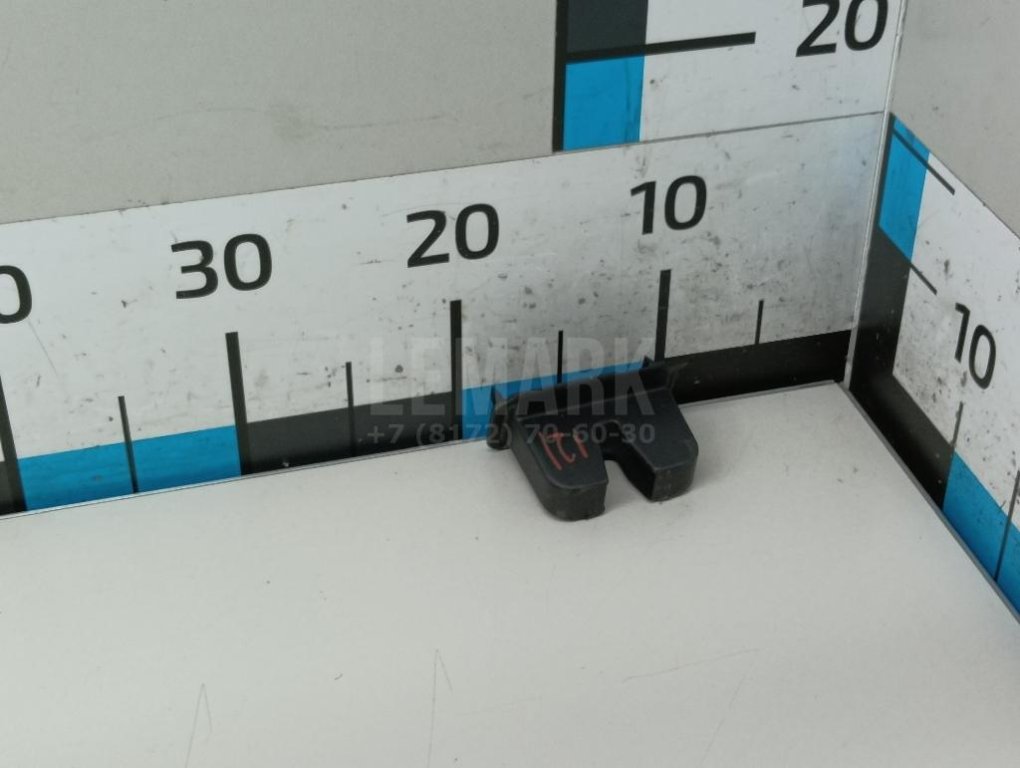 Кожух замка багажника