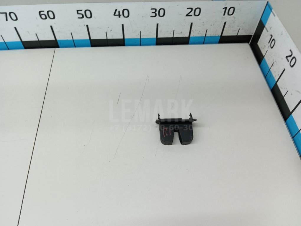 Кожух замка багажника