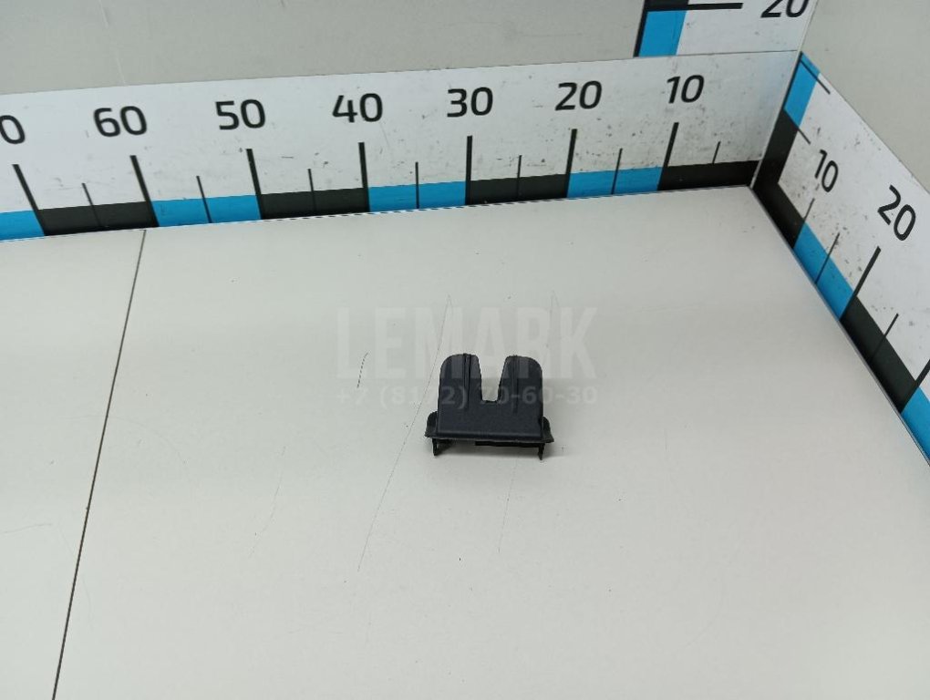 Кожух замка багажника