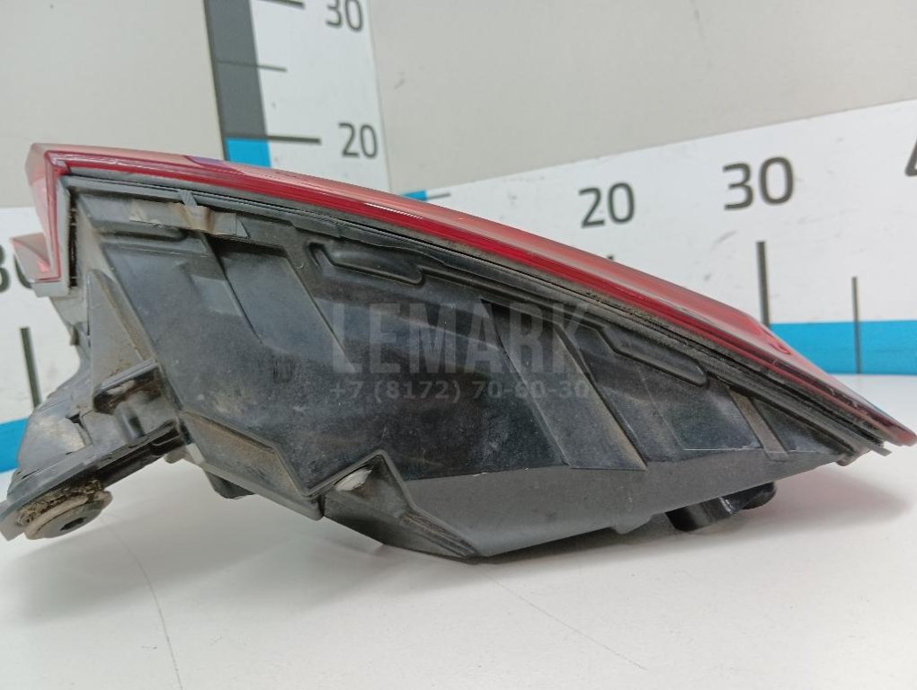 Фонарь задний наружный левый