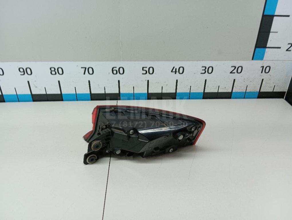 Фонарь задний наружный левый