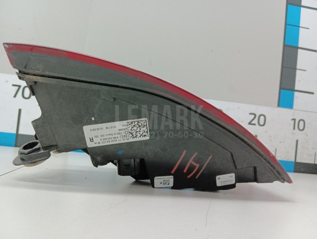 Фонарь задний наружный правый