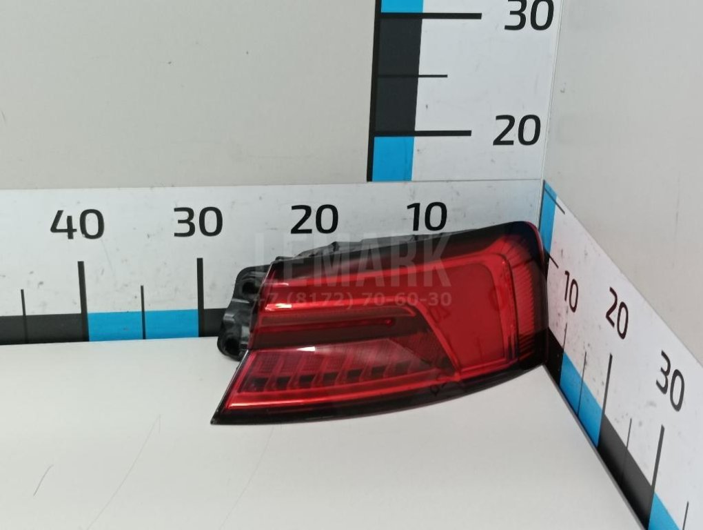 Фонарь задний наружный правый