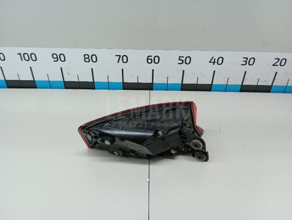 Фонарь задний наружный правый