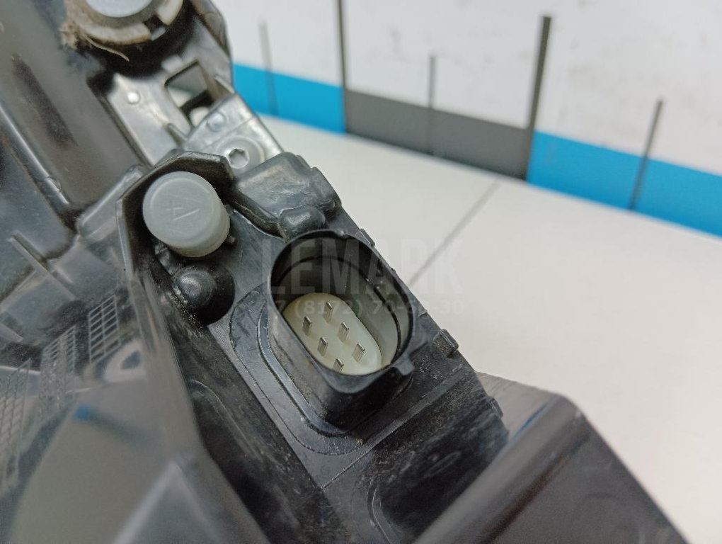 Фонарь задний наружный правый