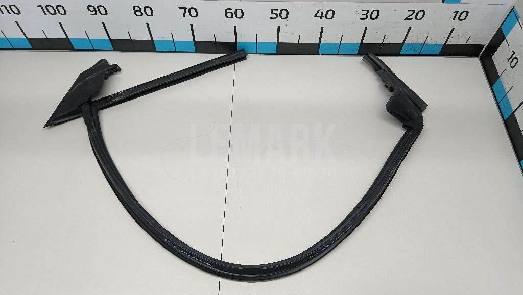 Уплотнитель стекла двери