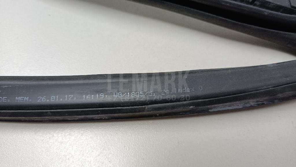 Уплотнитель стекла двери