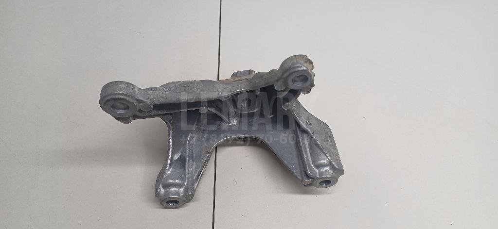 Кронштейн опоры двигателя