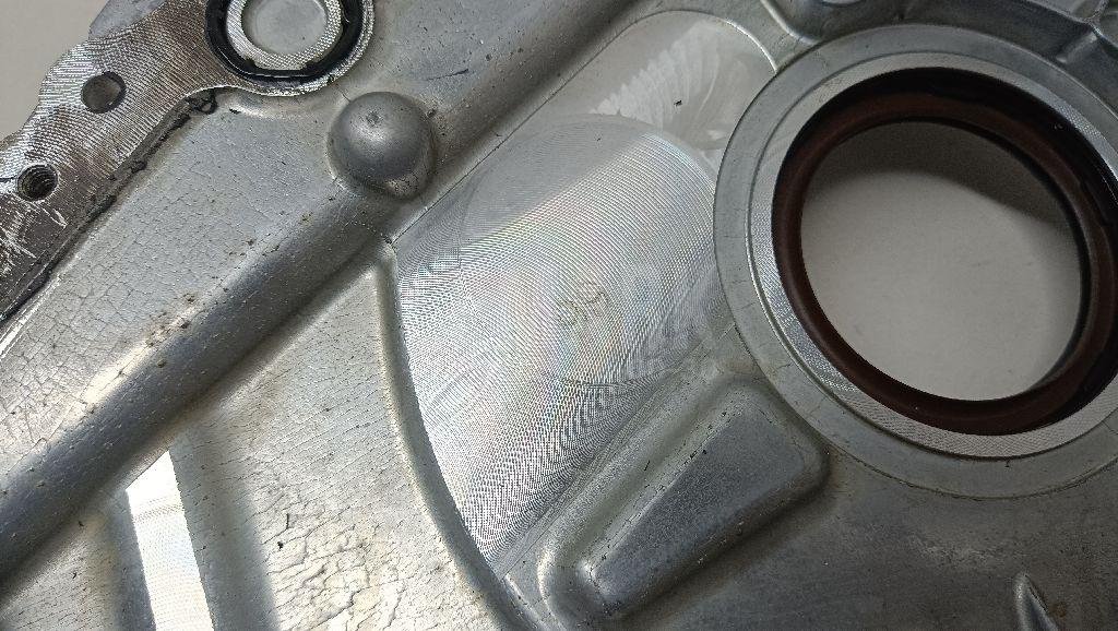 Крышка двигателя передняя