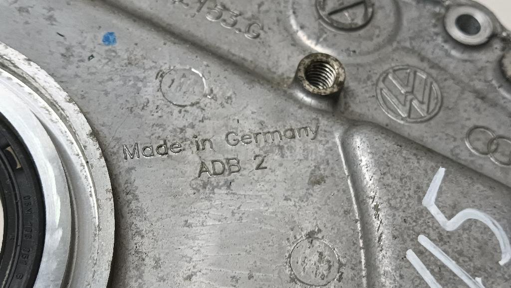 Крышка двигателя передняя