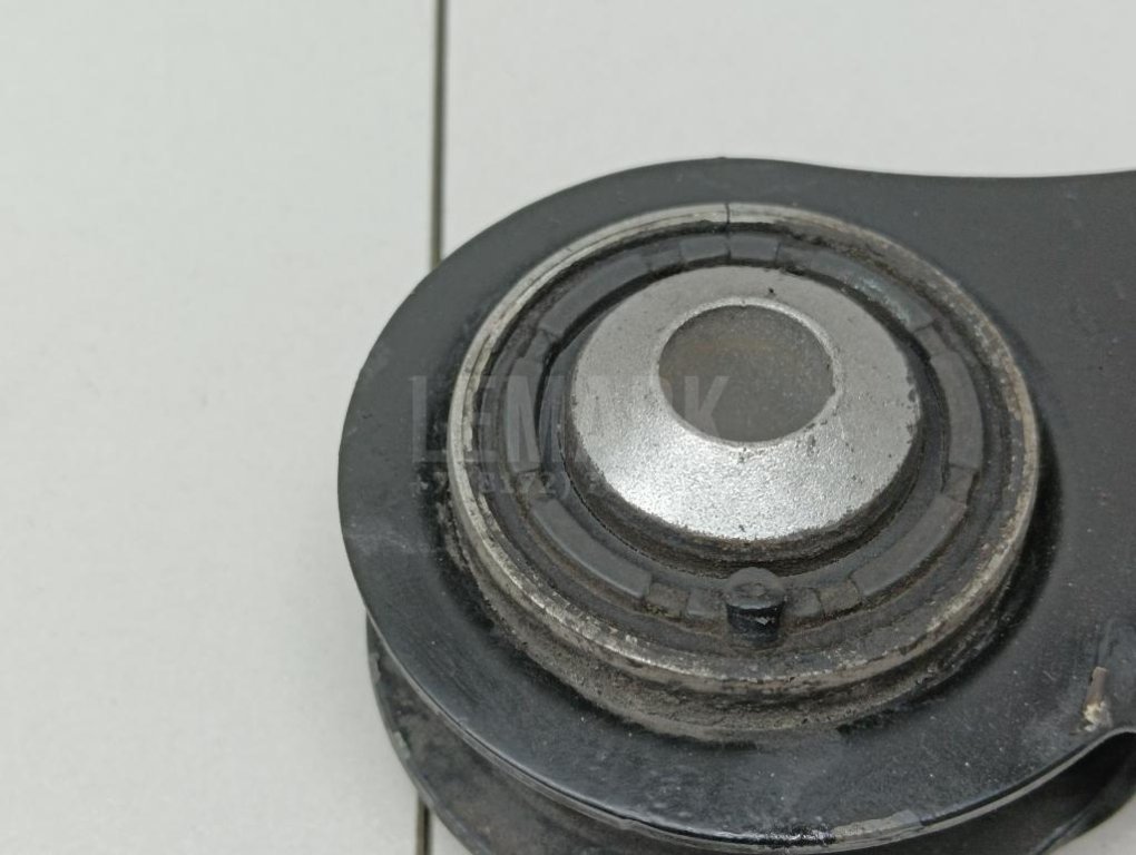 Рычаг задний верхний левый