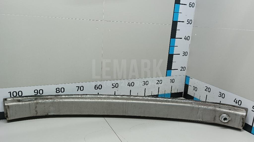 Усилитель переднего бампера